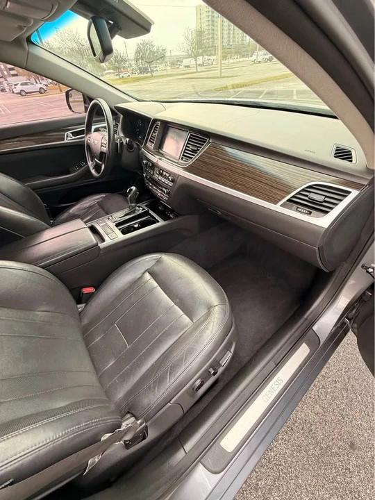 2016 Hyundai Genesis - Image 15 of 16