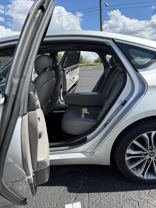 2016 Hyundai Genesis - Image 4 of 7