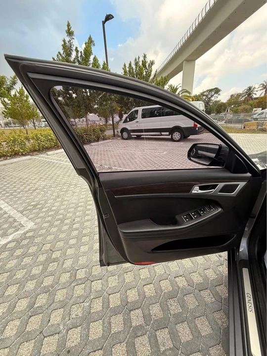 2016 Hyundai Genesis - Image 18 of 19