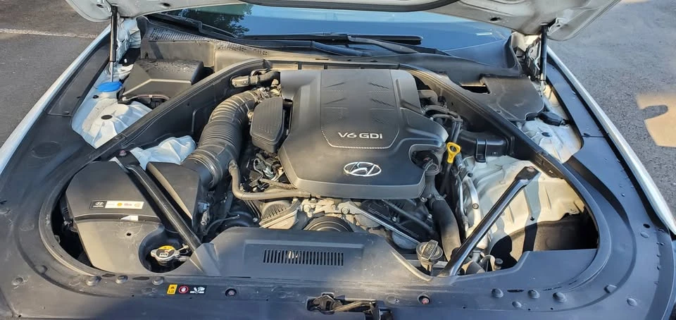 2016 Hyundai Genesis - Image 17 of 20
