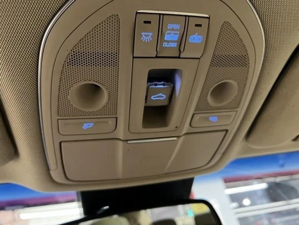 2016 Hyundai Genesis - Image 16 of 20