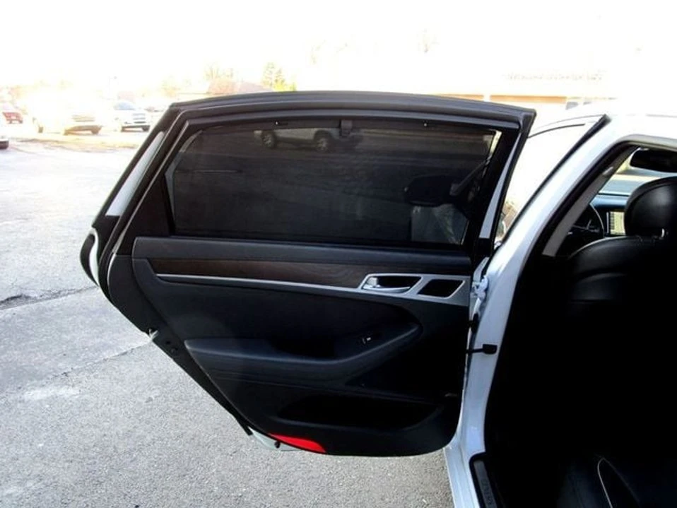 2016 Hyundai Genesis - Image 10 of 21