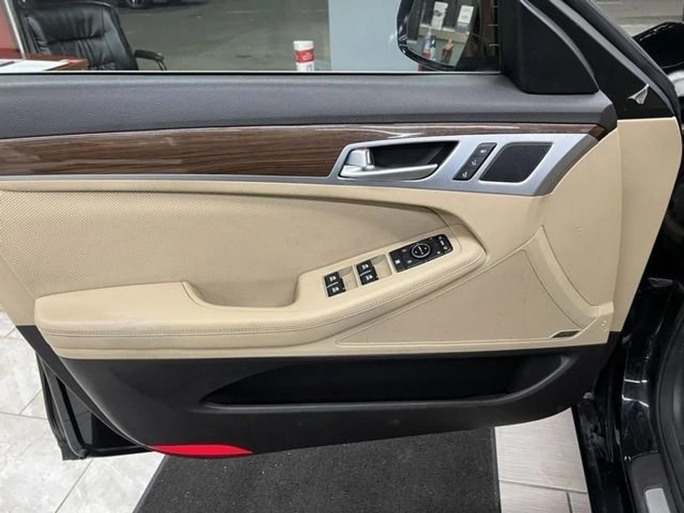2016 Hyundai Genesis - Image 10 of 20