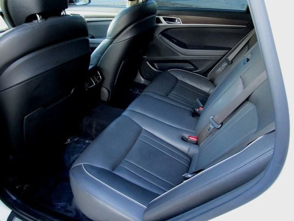 2016 Hyundai Genesis - Image 7 of 21