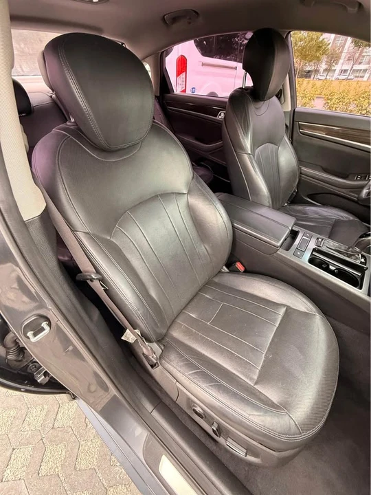 2016 Hyundai Genesis - Image 14 of 19