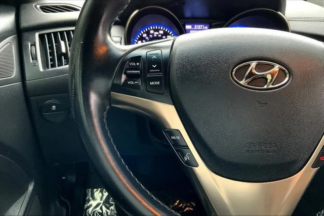 2016 Hyundai Genesis - Image 17 of 20