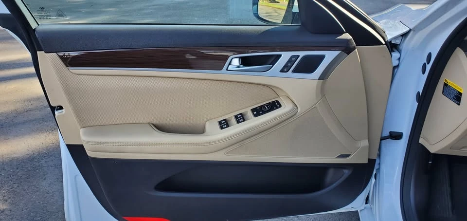 2016 Hyundai Genesis - Image 12 of 20