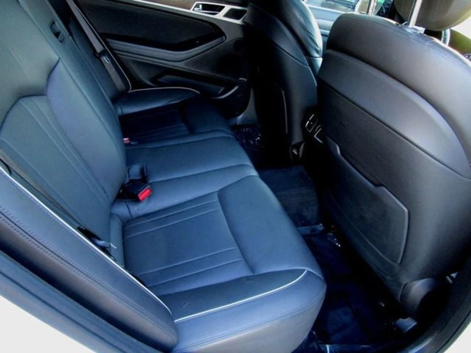 2016 Hyundai Genesis - Image 11 of 21