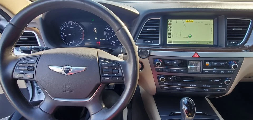 2016 Hyundai Genesis - Image 9 of 20