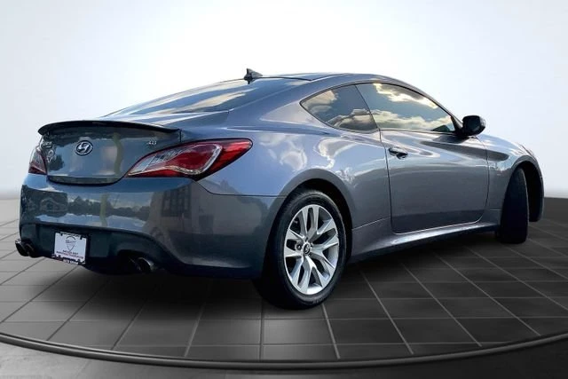 2016 Hyundai Genesis - Image 11 of 20