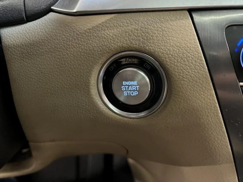 2016 Hyundai Genesis - Image 18 of 20