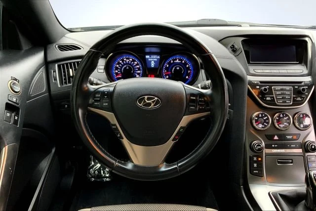 2016 Hyundai Genesis - Image 16 of 20