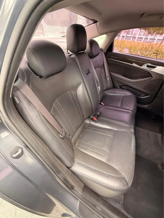 2016 Hyundai Genesis - Image 17 of 19