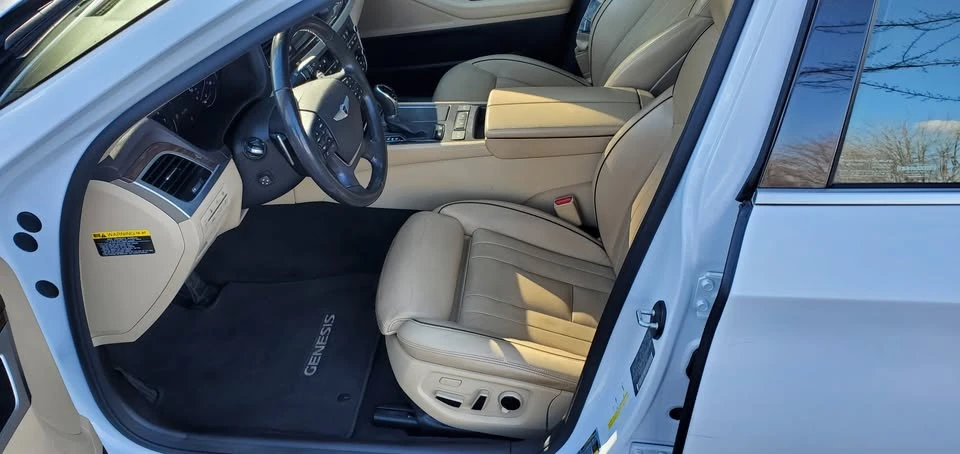 2016 Hyundai Genesis - Image 10 of 20