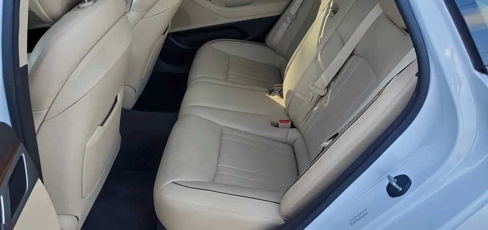 2016 Hyundai Genesis - Image 11 of 20
