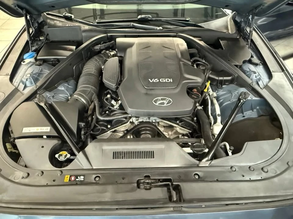 2016 Hyundai Genesis - Image 19 of 20