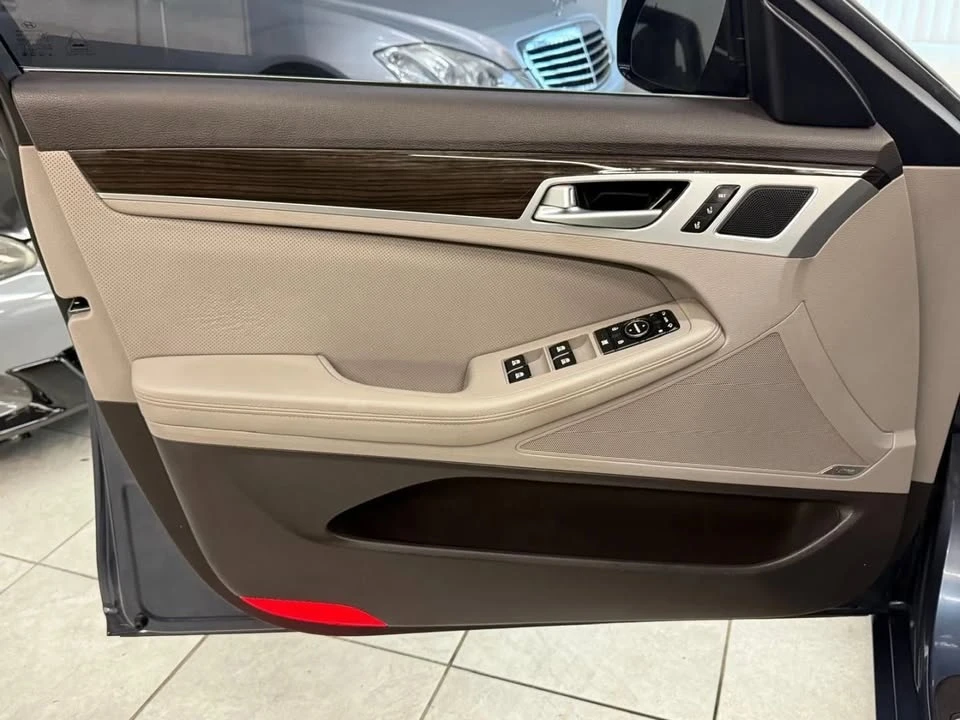 2016 Hyundai Genesis - Image 17 of 20