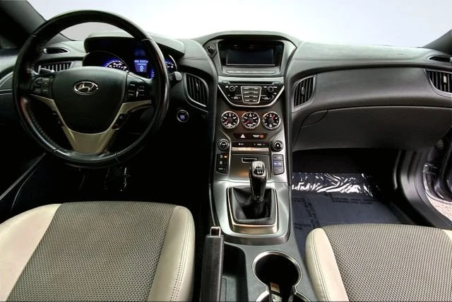 2016 Hyundai Genesis - Image 15 of 20