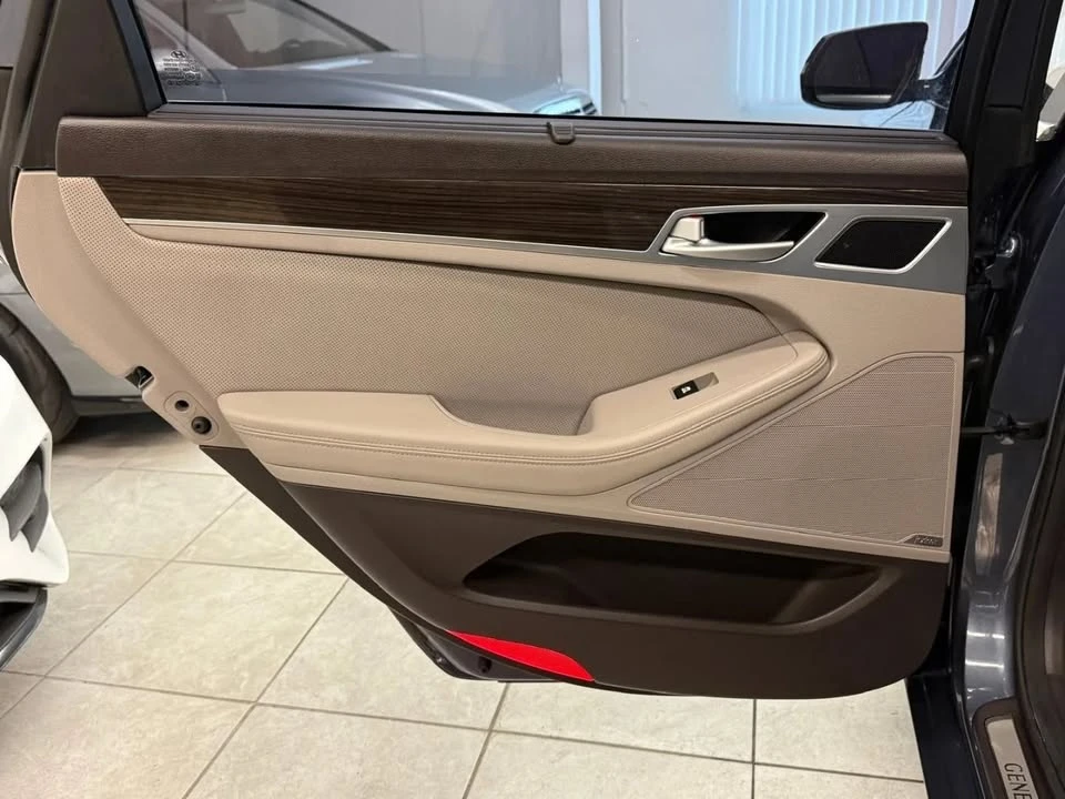 2016 Hyundai Genesis - Image 15 of 20
