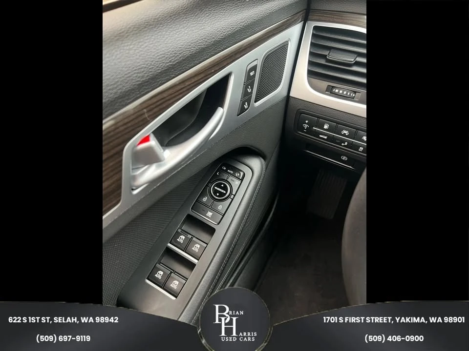 2016 Hyundai Genesis - Image 17 of 18