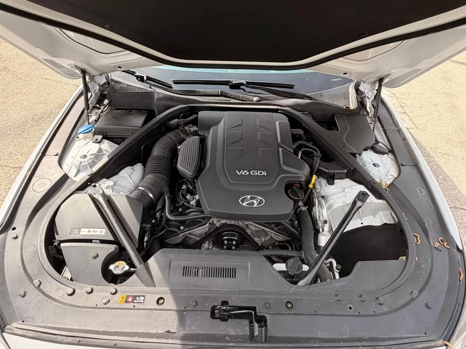 2016 Hyundai Genesis - Image 15 of 16