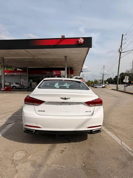 2016 Hyundai Genesis - Image 8 of 16