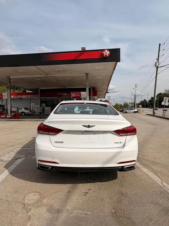 2016 Hyundai Genesis - Image 11 of 16
