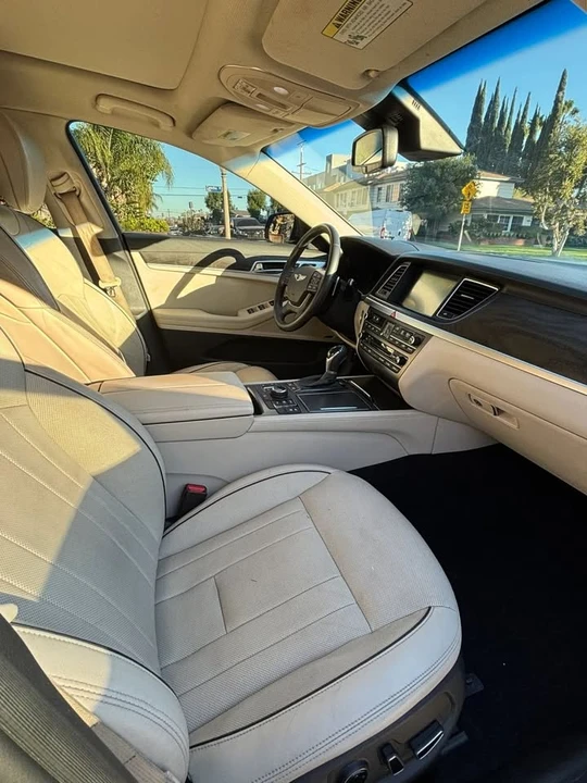 2016 Hyundai Genesis - Image 12 of 16