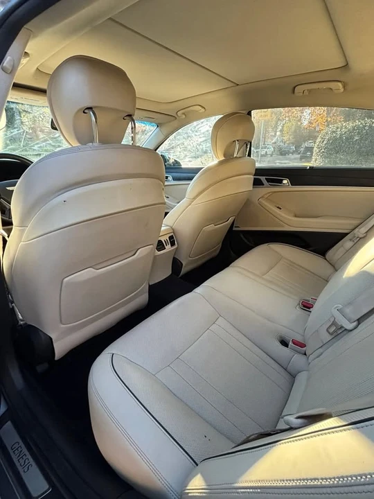 2016 Hyundai Genesis - Image 13 of 16