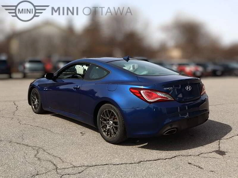 2016 Hyundai Genesis - Image 5 of 10