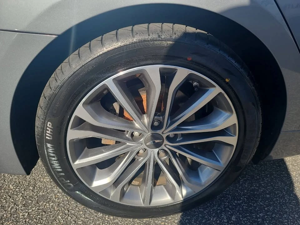2016 Hyundai Genesis - Image 11 of 20