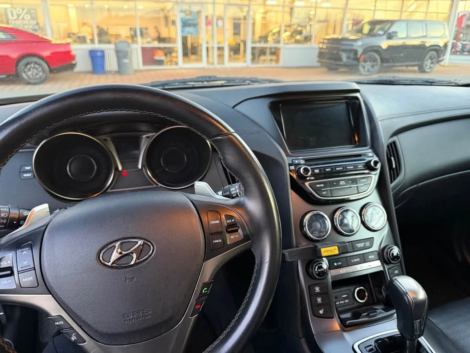 2016 Hyundai Genesis - Image 4 of 5