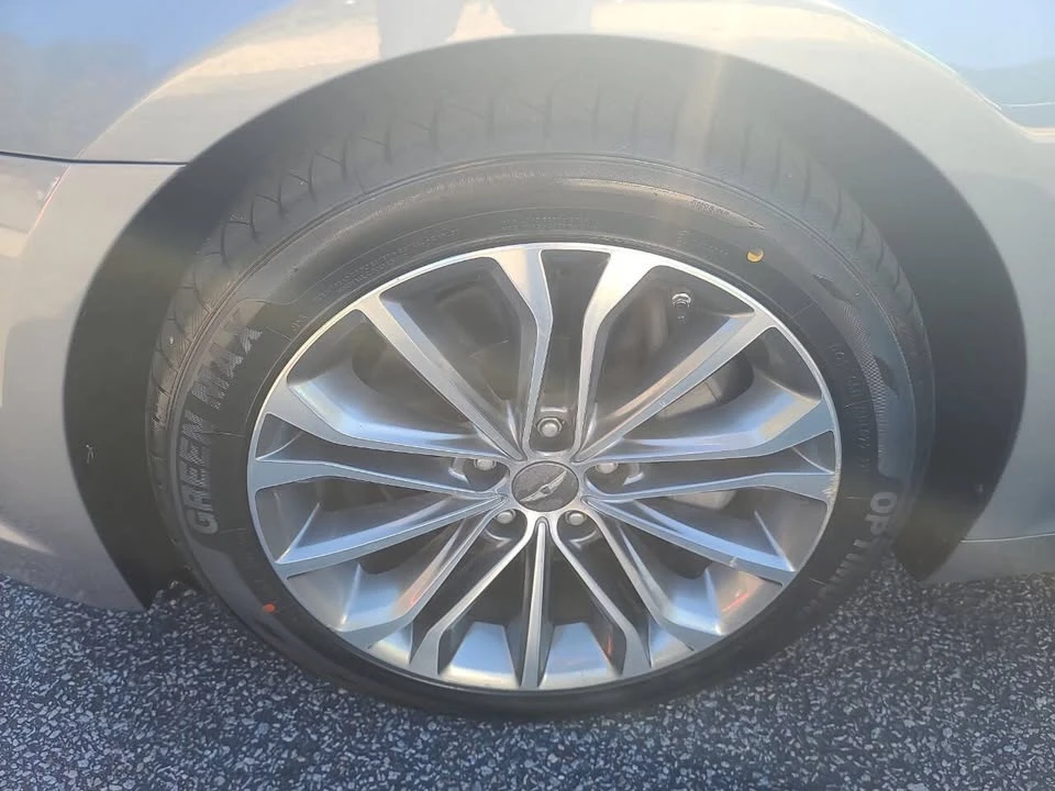2016 Hyundai Genesis - Image 13 of 20