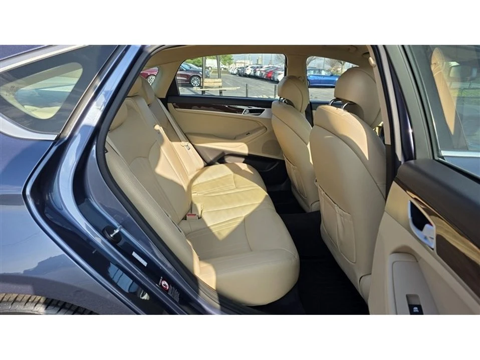 2016 Hyundai Genesis - Image 17 of 20