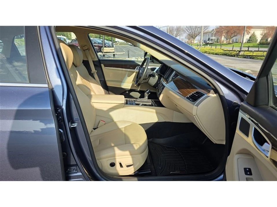 2016 Hyundai Genesis - Image 18 of 20