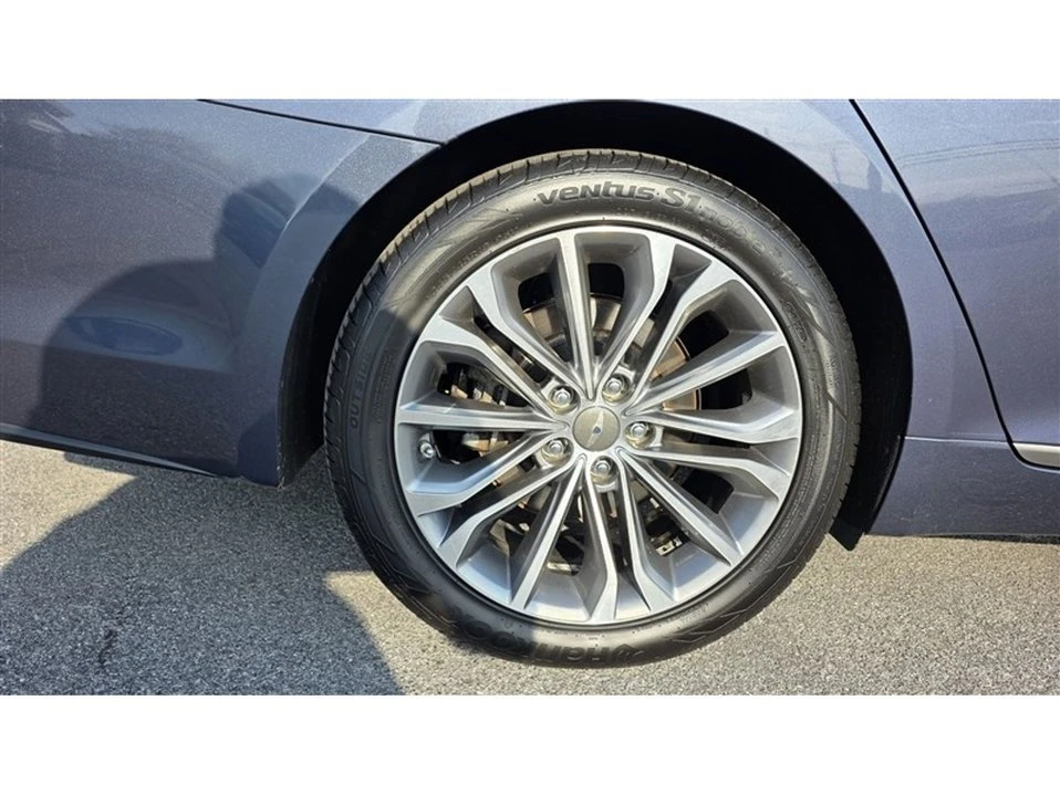 2016 Hyundai Genesis - Image 9 of 20