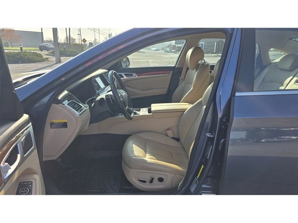 2016 Hyundai Genesis - Image 13 of 20