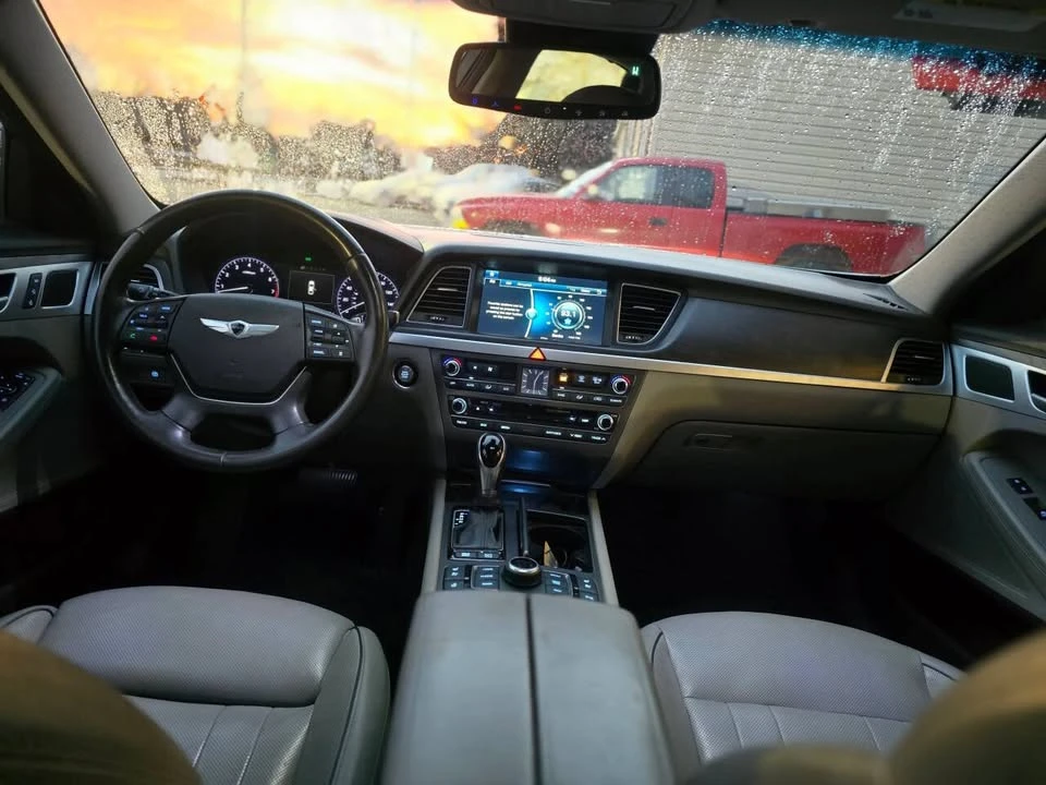 2016 Hyundai Genesis - Image 10 of 13