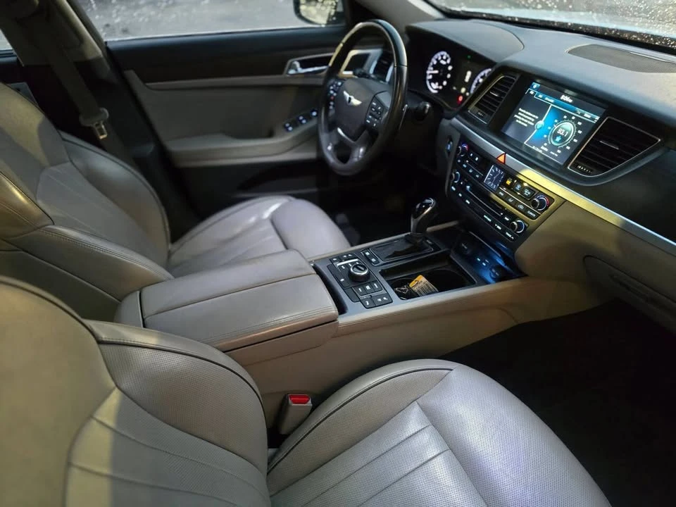2016 Hyundai Genesis - Image 11 of 13