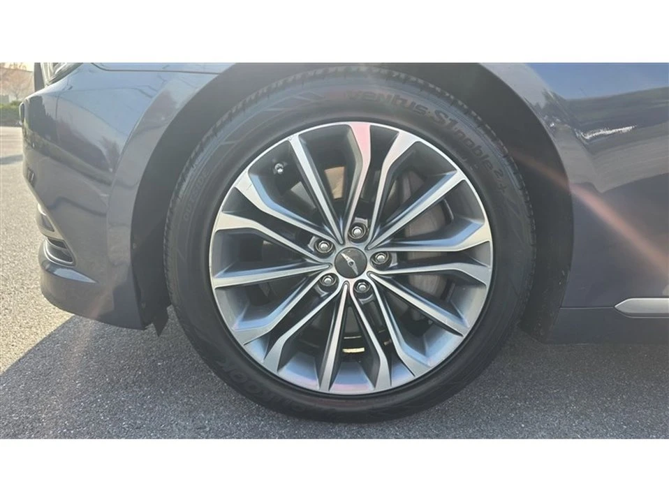 2016 Hyundai Genesis - Image 11 of 20