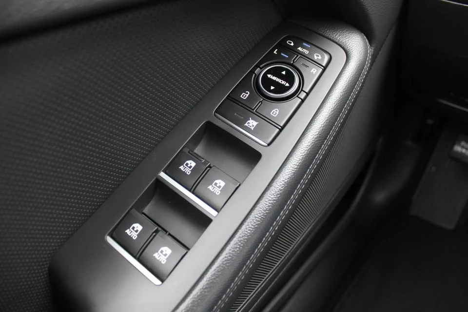 2016 Hyundai Genesis - Image 16 of 20