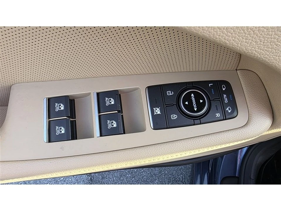 2016 Hyundai Genesis - Image 20 of 20