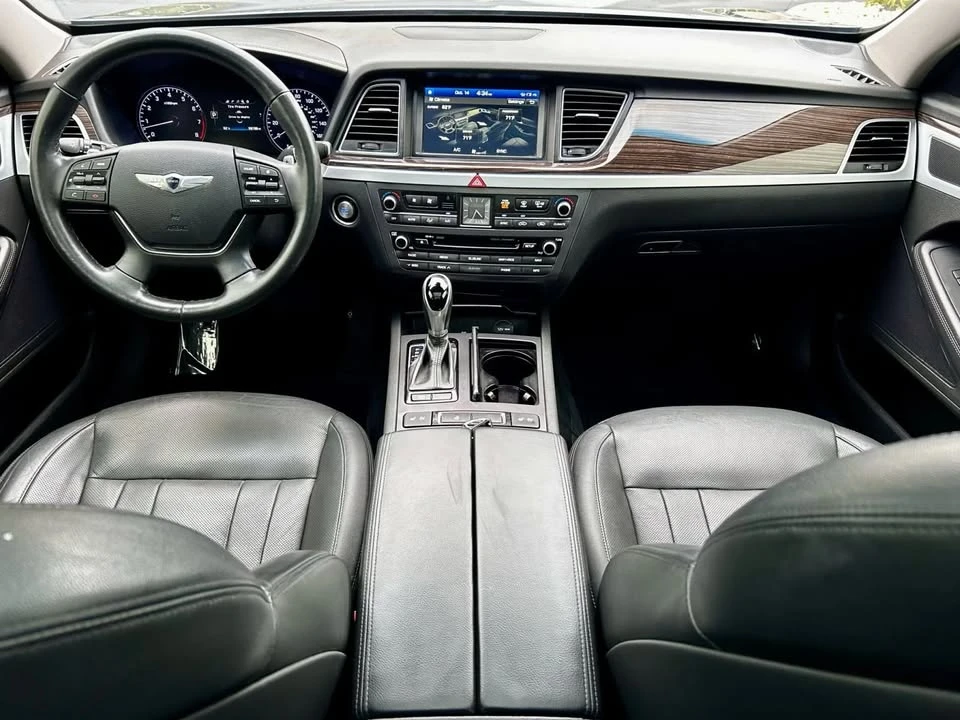 2016 Hyundai Genesis - Image 13 of 20