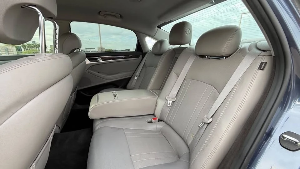 2016 Hyundai Genesis - Image 7 of 18