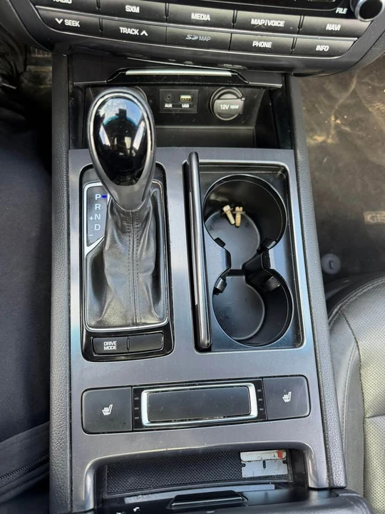 2016 Hyundai Genesis - Image 11 of 12