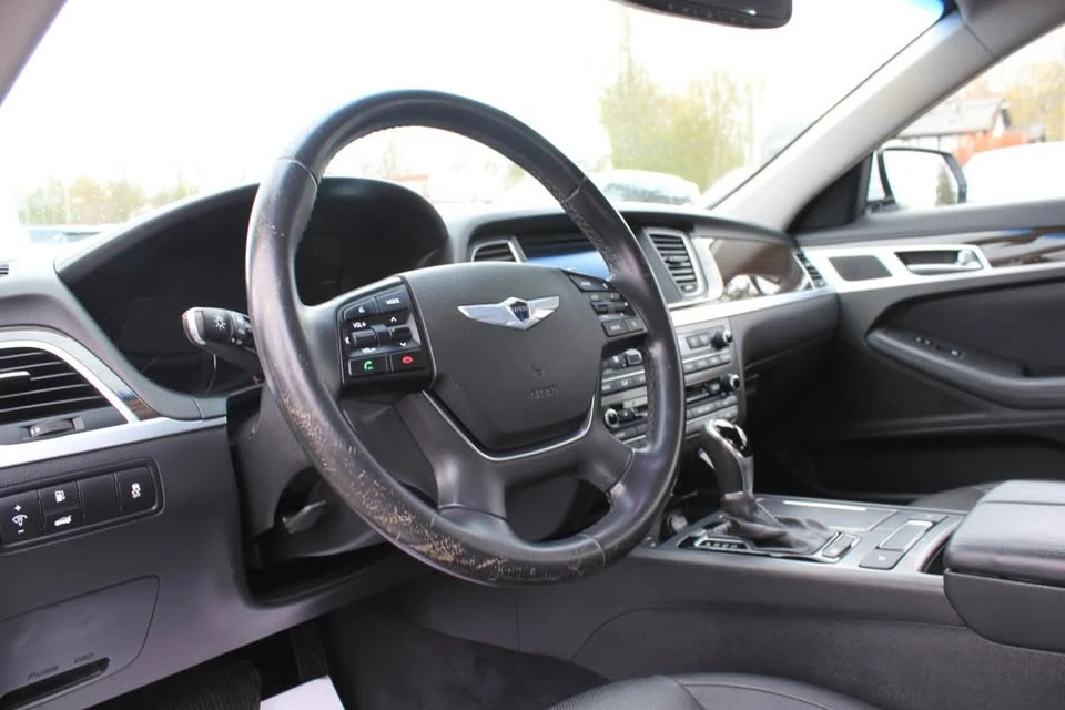 2016 Hyundai Genesis - Image 10 of 20