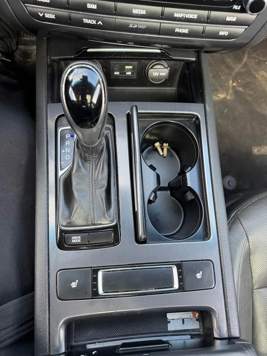 2016 Hyundai Genesis - Image 11 of 12