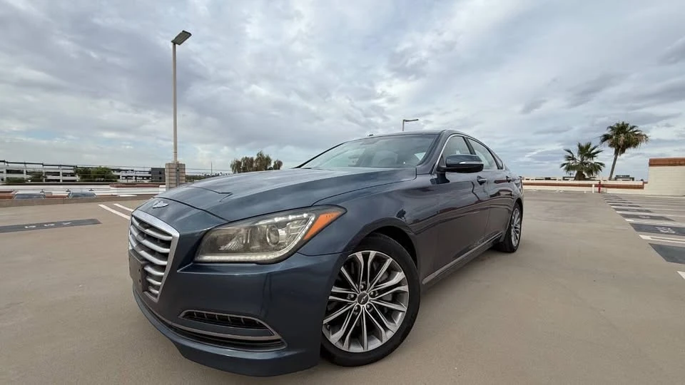 2016 Hyundai Genesis - Image 14 of 18