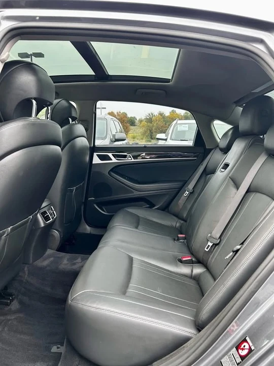 2016 Hyundai Genesis - Image 18 of 20