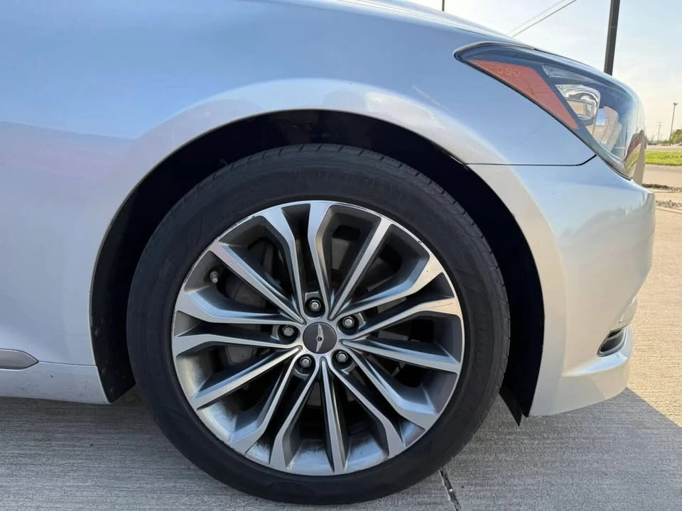 2016 Hyundai Genesis - Image 13 of 20